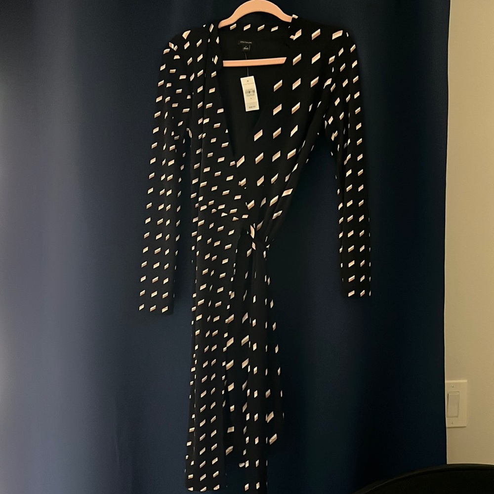 Ann Taylor dress, size 4. Never worn.